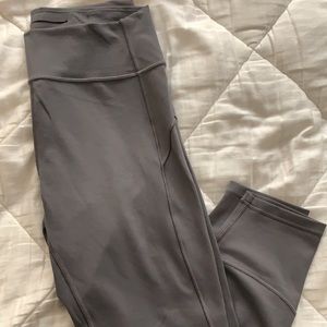 SOLD!! LULULEMON in movement leggings 25”